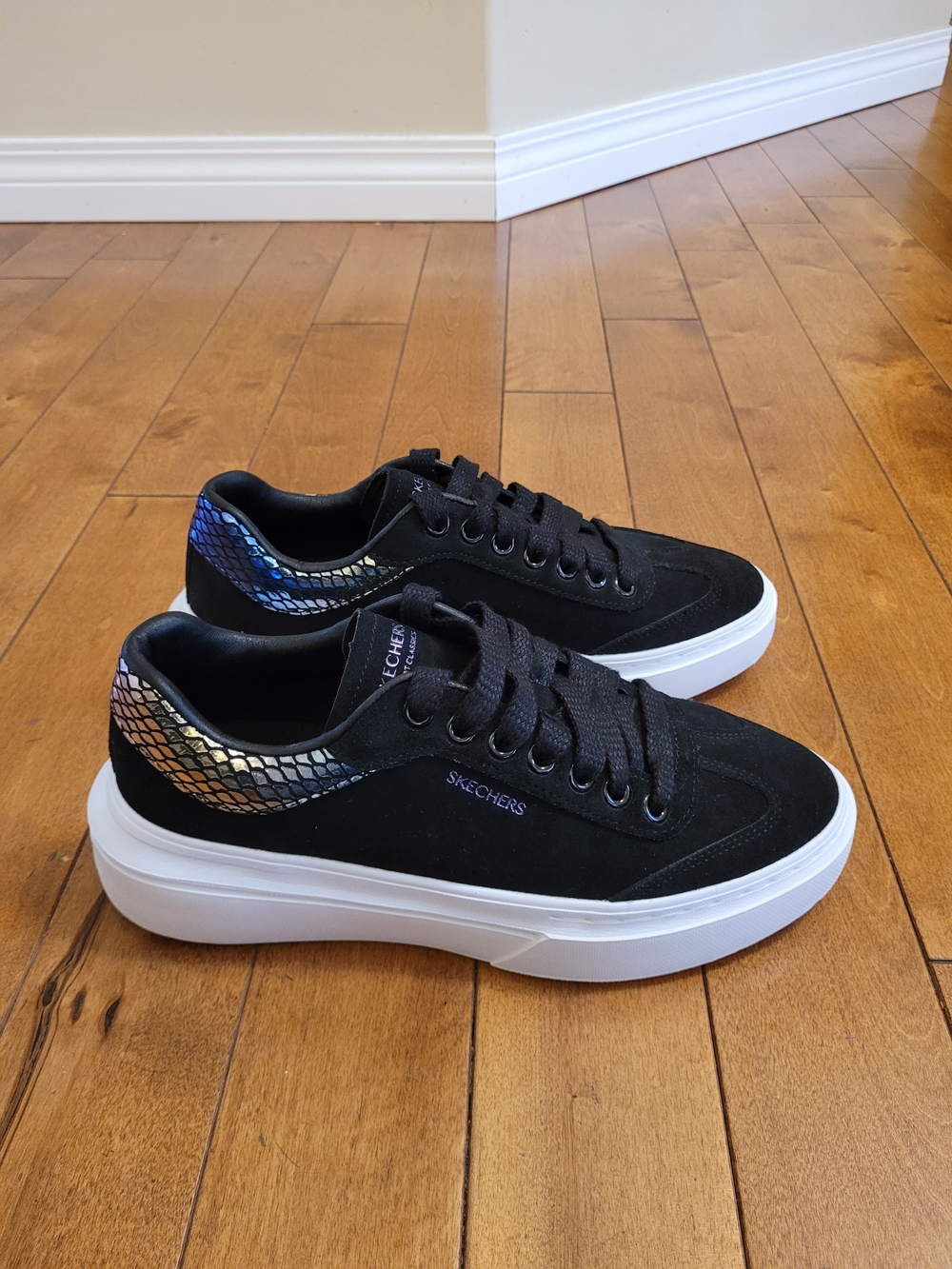 Brand New Women's US 9 Black Skechers Cordova Classic Mirrored brights